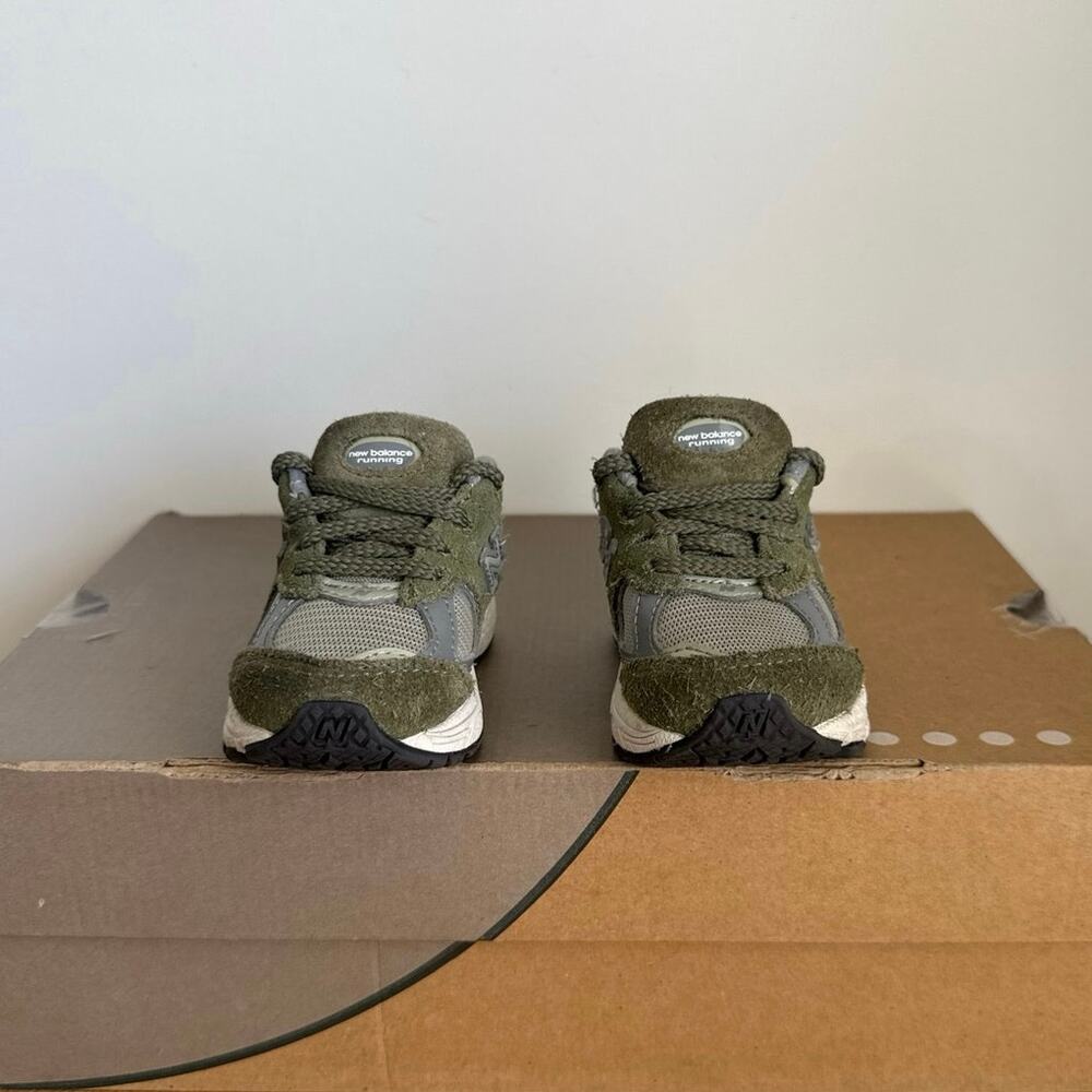 New Balance 2002 R ‘Olive’ Toddler Sneakers- SZ 4 C - Picture 7 of 9